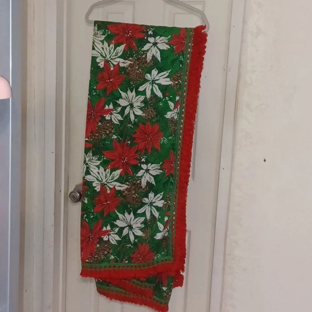 Vintage Poinsettia Oblong Tablecloth